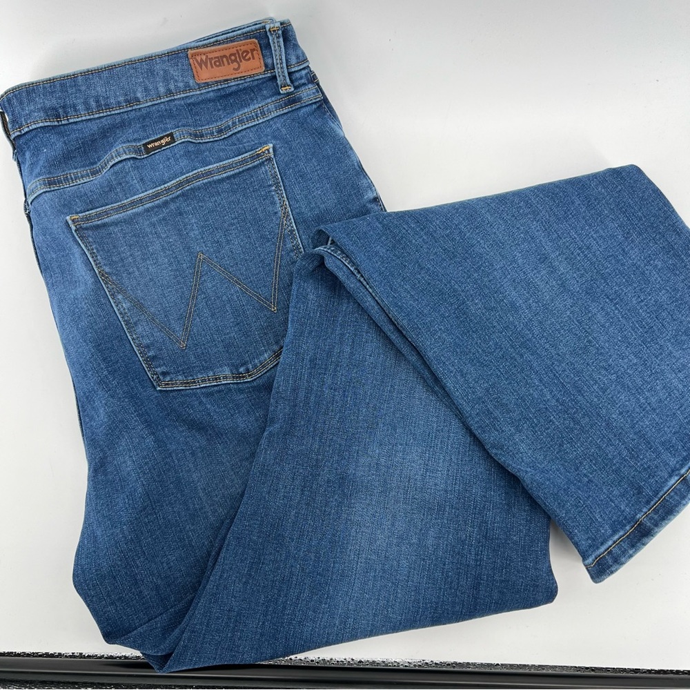 Wrangler high rise bold boot jeans size 24w